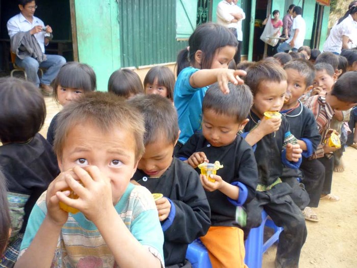 Do đó, phải ăn thật chậm, ăn thật dè vì ngày mai sẽ không còn có kẹo, bánh để ăn nữa